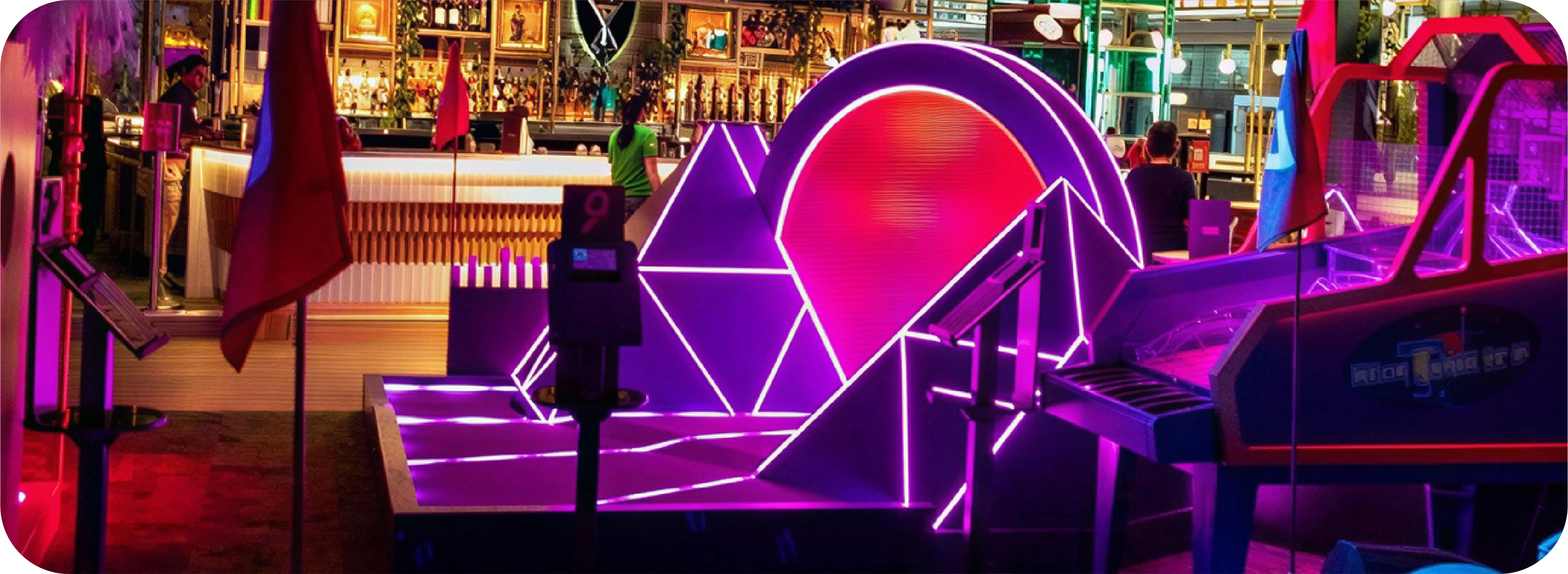 Synthwave minigolf installation